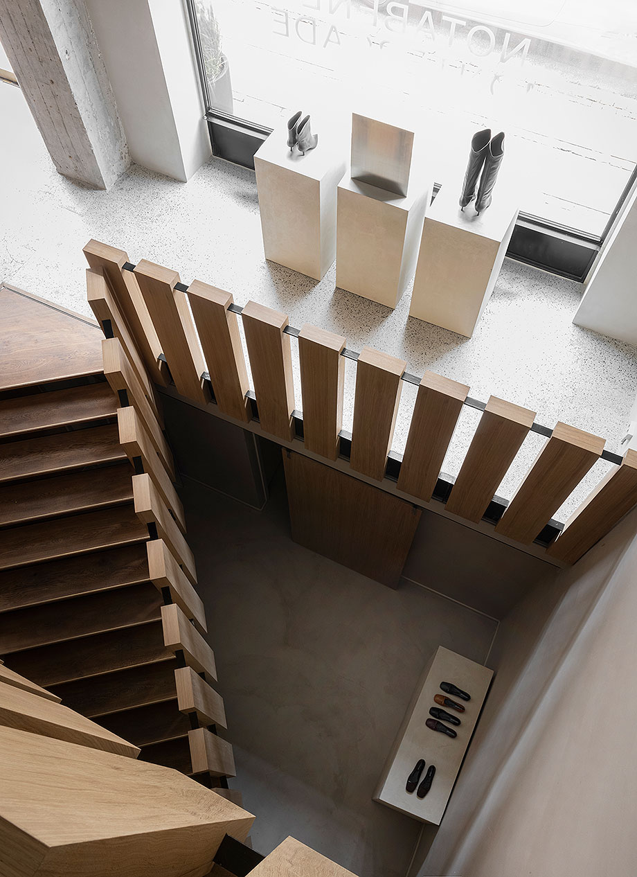 Elegante y multifuncional zapatería, por Norm Architects